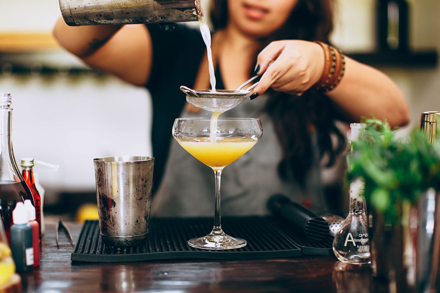 How much should I tip a bartender?